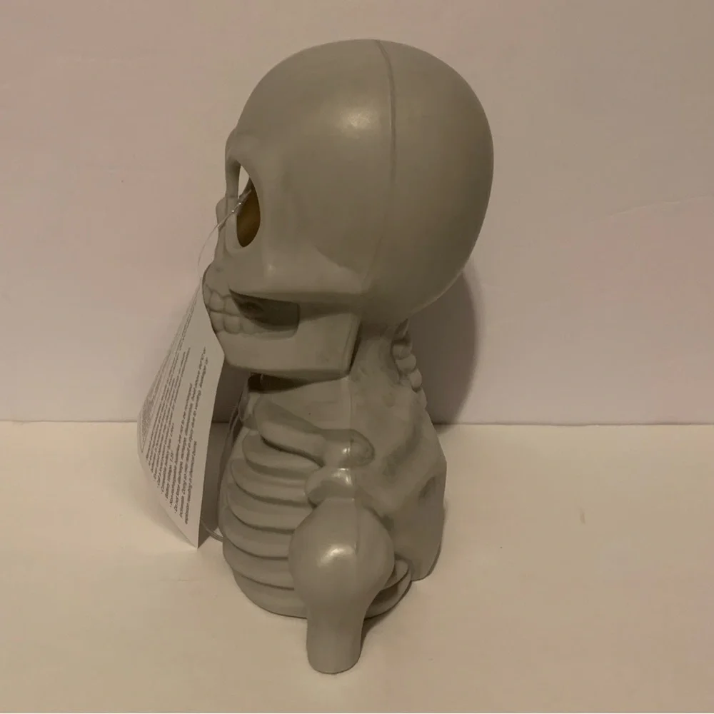 NWT. HYDE & EEK! Skeleton Bust Light Up Decor
